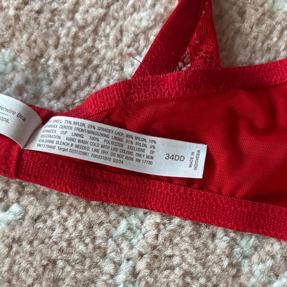 Bras - Picture 4 of 4